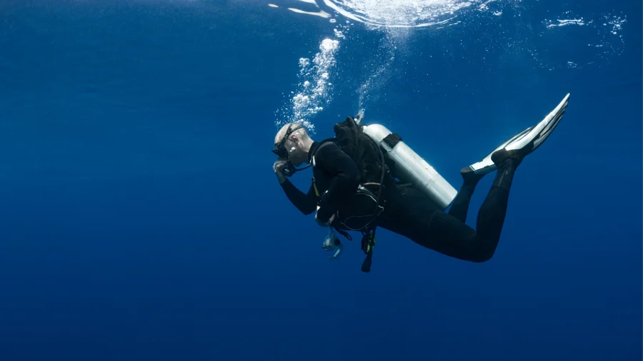 DIVERS